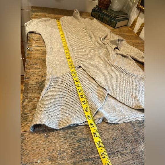 🤎H2 HOLT RENFREW Beige Cross-Over Sweater – Size L - Picture 10 of 10